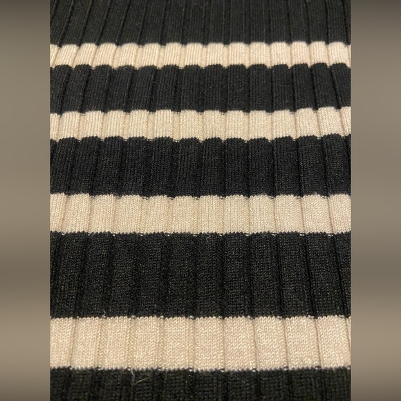 Le Château | turtleneck sweater - Picture 3 of 5